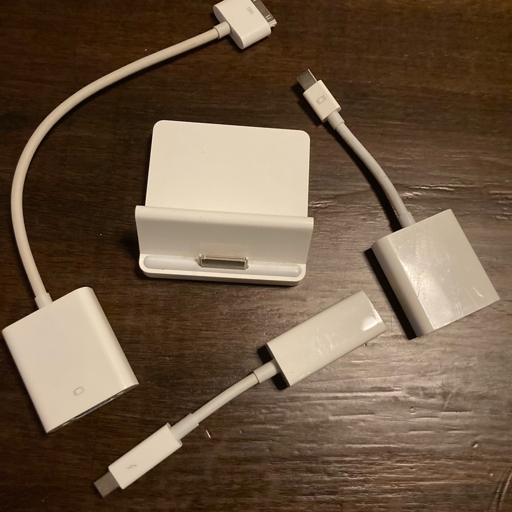 Apple cords and dock Set